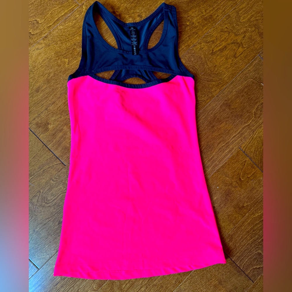 Athletic top
Size XS